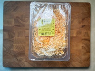 Фисташки: Сыр Чечил паутинка (икра красная)  500 гр.