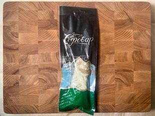 Снеки к пиву: Сыр 100 гр ГОРНЫЙ СЫРОВАР (Косичка с укропом и чесноком)